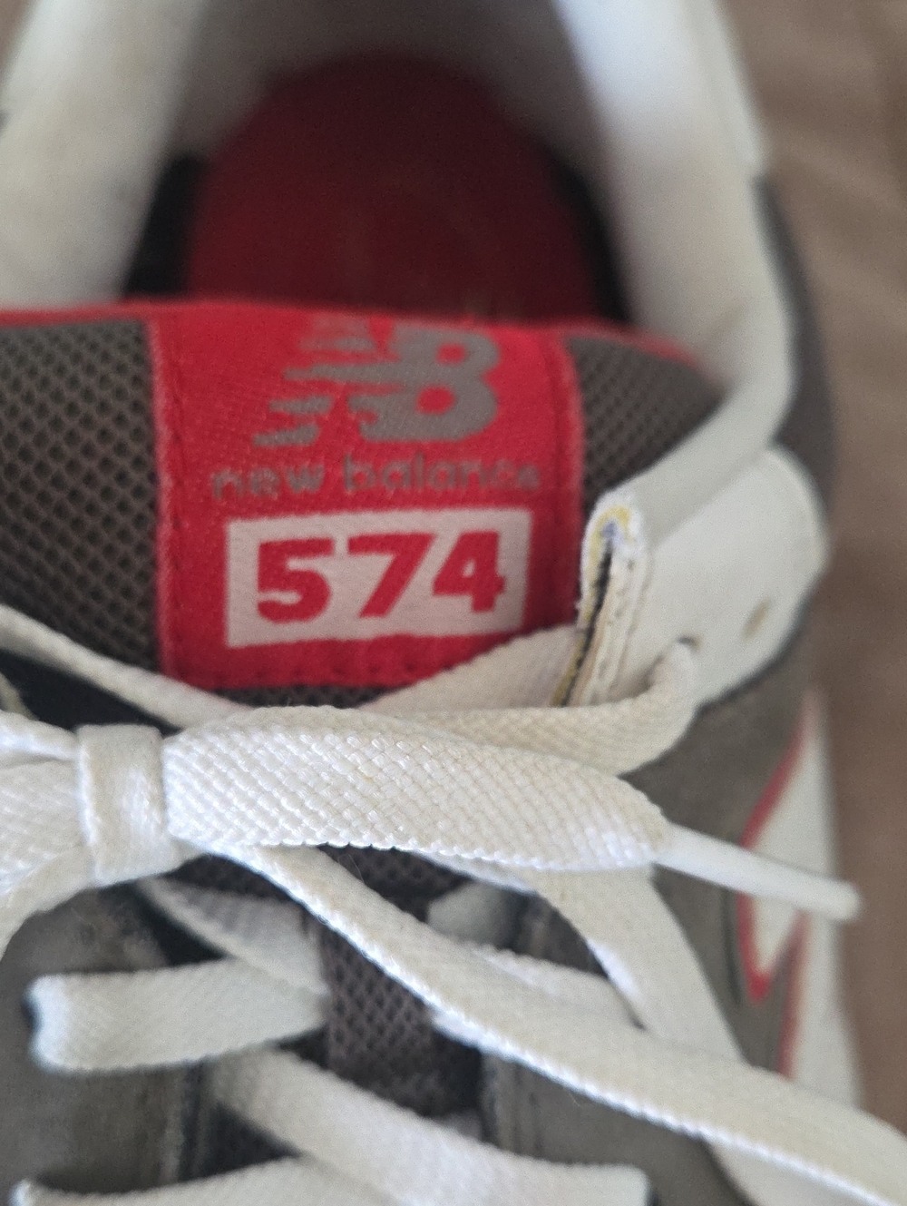 New Balance Men's Gray & Red Casual Sneakers sz 13 - Picture 3 of 10